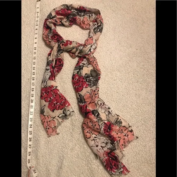Light pink and white rose floral scarf 72” long 19” wide - Picture 10 of 11